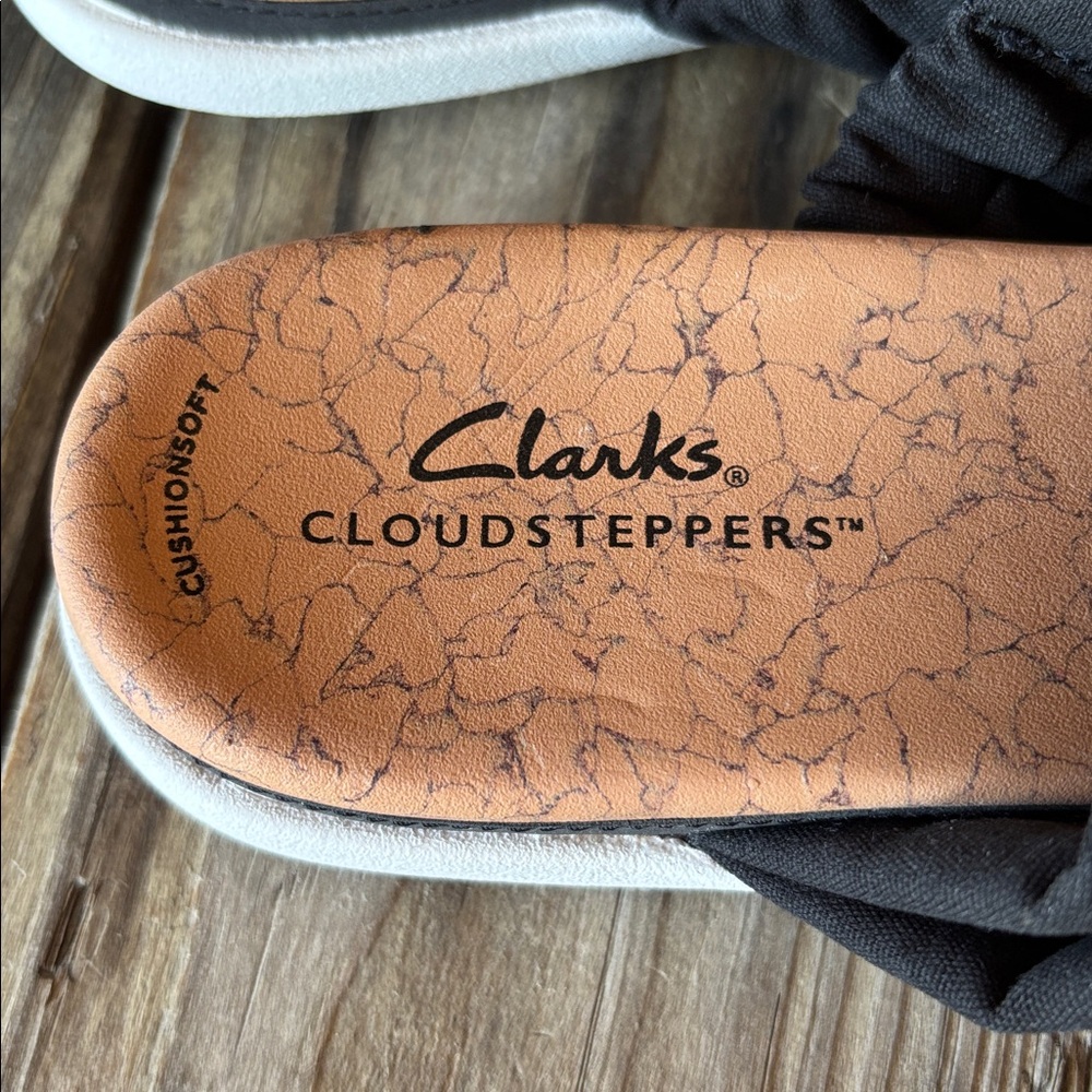 NIB Clarks Cloudsteppers Sandals - Picture 6 of 7
